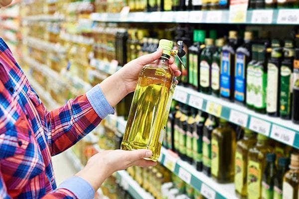Augalinio aliejaus pasirinkimas parduotuvėje