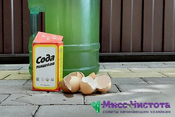 Kepimo soda ir kiaušinių lukštai žalių butelių valymui