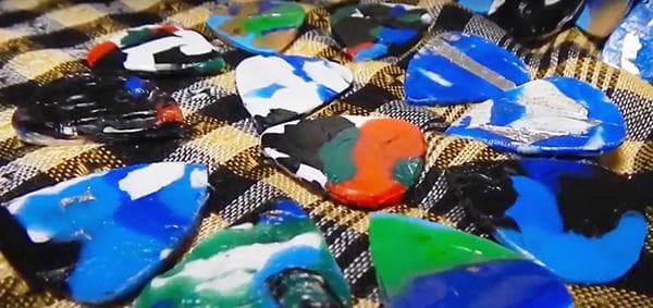 Iš lydyto plastiko dangtelių pagaminti kratukai