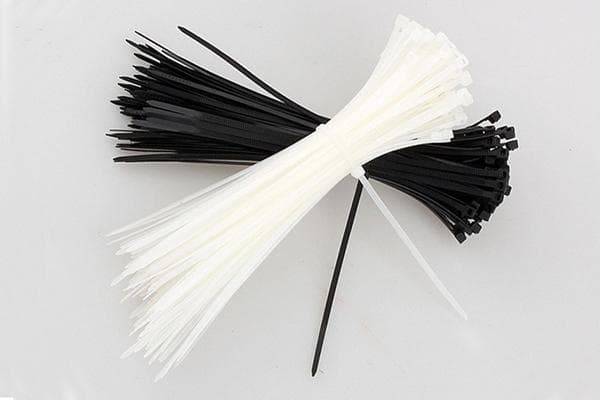 Plastikiniai kabelių raiščiai