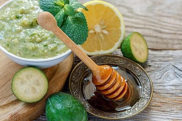 Feijoa sutrinta su medumi