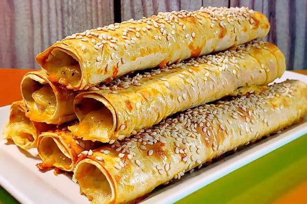 Sezamo suktinukai su mėsa ir daržovėmis