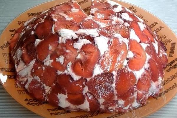 Zefyro pyragas su braškėmis