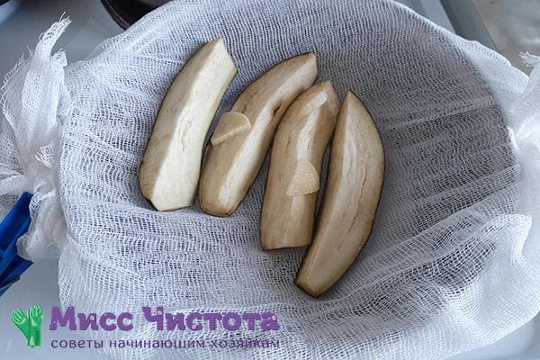 Baklažanų garinimas naudojant marlę ir puodą