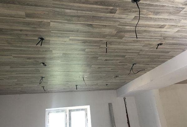 Laminatas ant lubų
