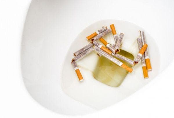 Cigarete u WC-u