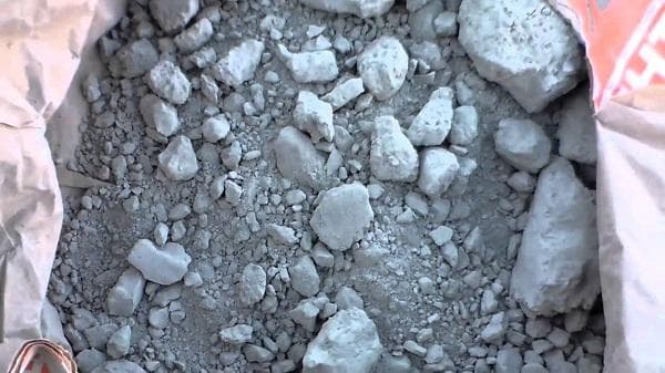 Susmulkintas suakmenėjęs cementas