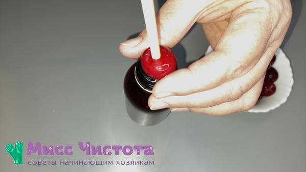 uogų sėklų pašalinimas kokteilio šiaudeliu