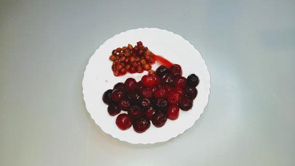 vyšnios ir kauliukai