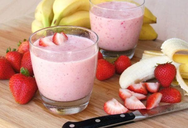 Naminis braškių ir bananų jogurtas