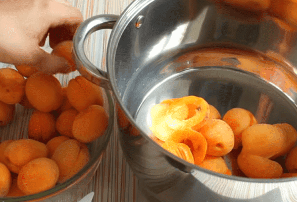 Abrikosų uogienė 1 nuotrauka