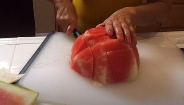 Lengvas būdas pjaustyti arbūzą 4