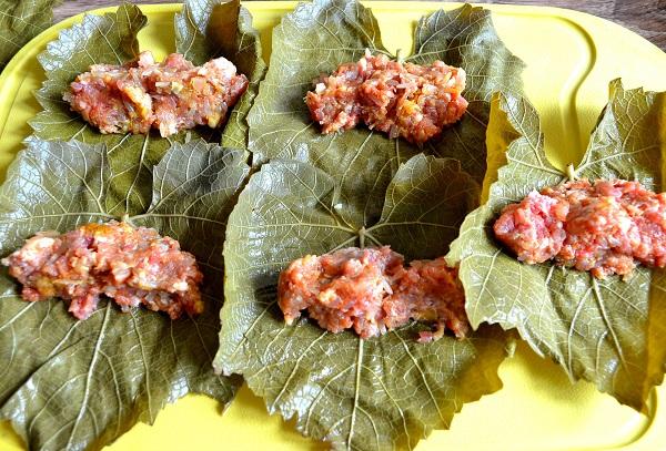 Dolma su pjaustyta vištiena