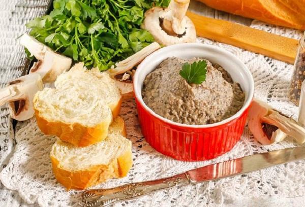 Sojų sūrio paštetas su grybais ir žolelėmis
