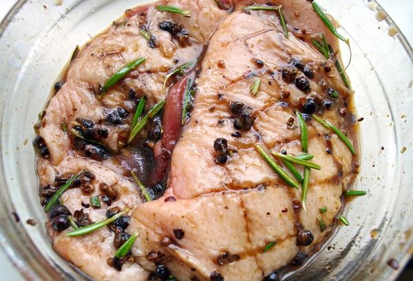 Anties krūtinėlė marinate