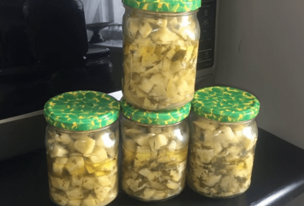 Cukinijos su grybų prieskoniais