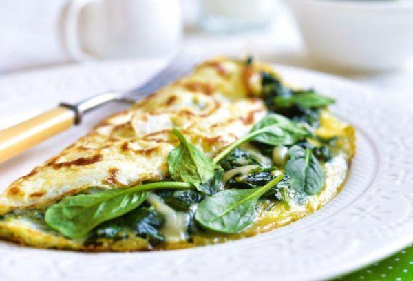 Omletas su špinatais ir rukola