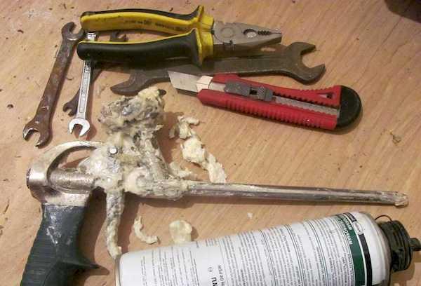 Mechaninis putplasčio pistoleto valymas