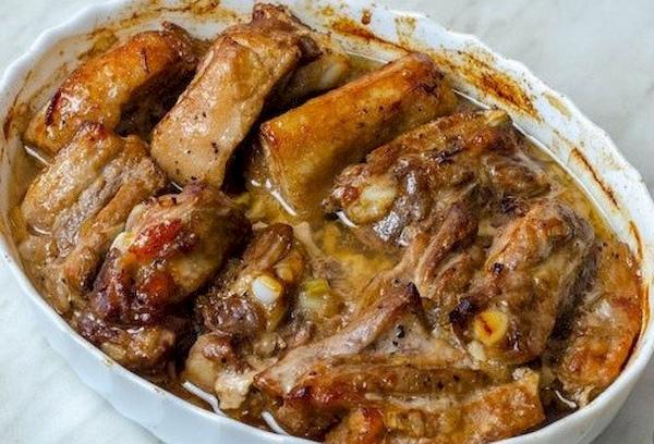 Kiaulienos šonkauliukai kavos marinate