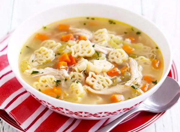 Vištienos sriuba su makaronais