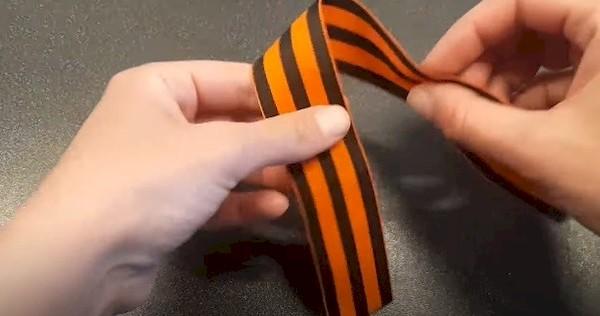 1 būdas perrišti Šv. Jurgio juostelę 2