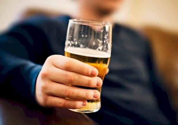 Pašalinkite išsiliejusio alaus kvapą