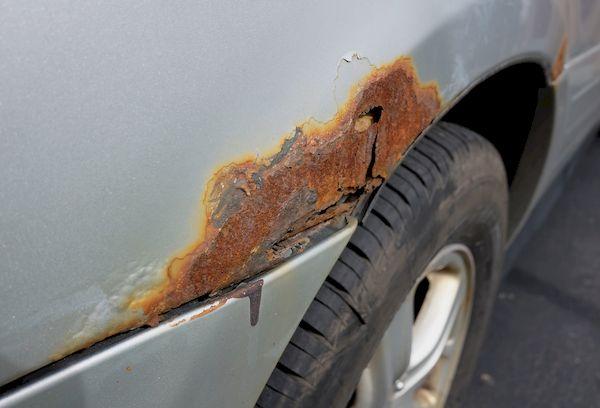 Rūdys ant automobilio