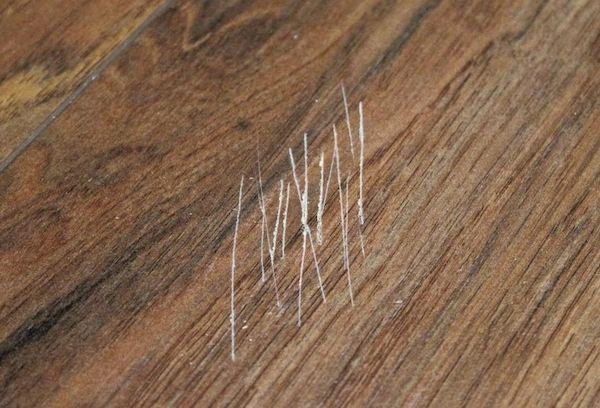 įbrėžimų ant baldų